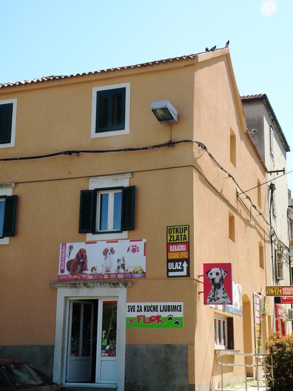 שיבניק Apartment Central מראה חיצוני תמונה